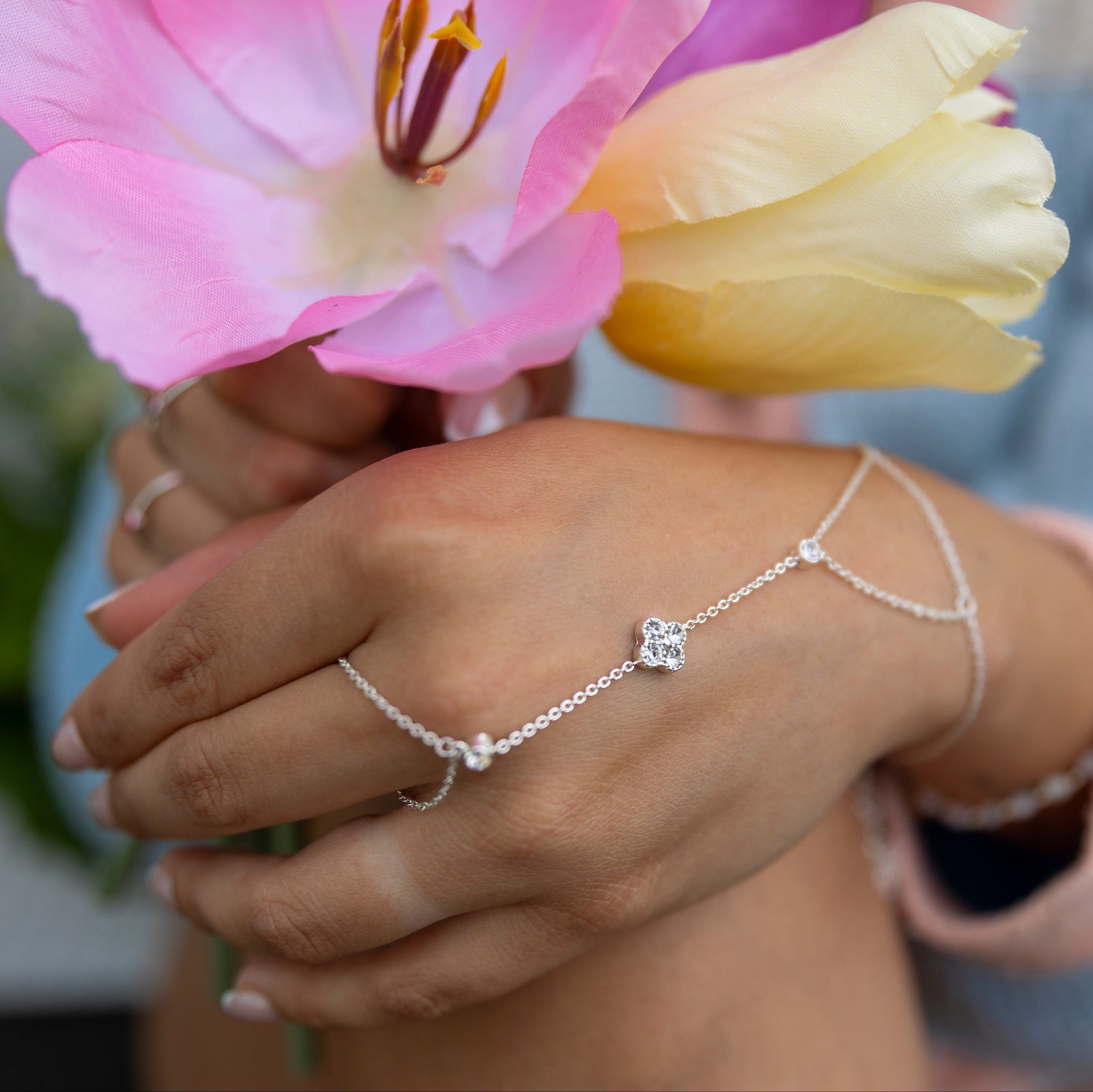 Crystal Clover 7.5'' Hand Chain