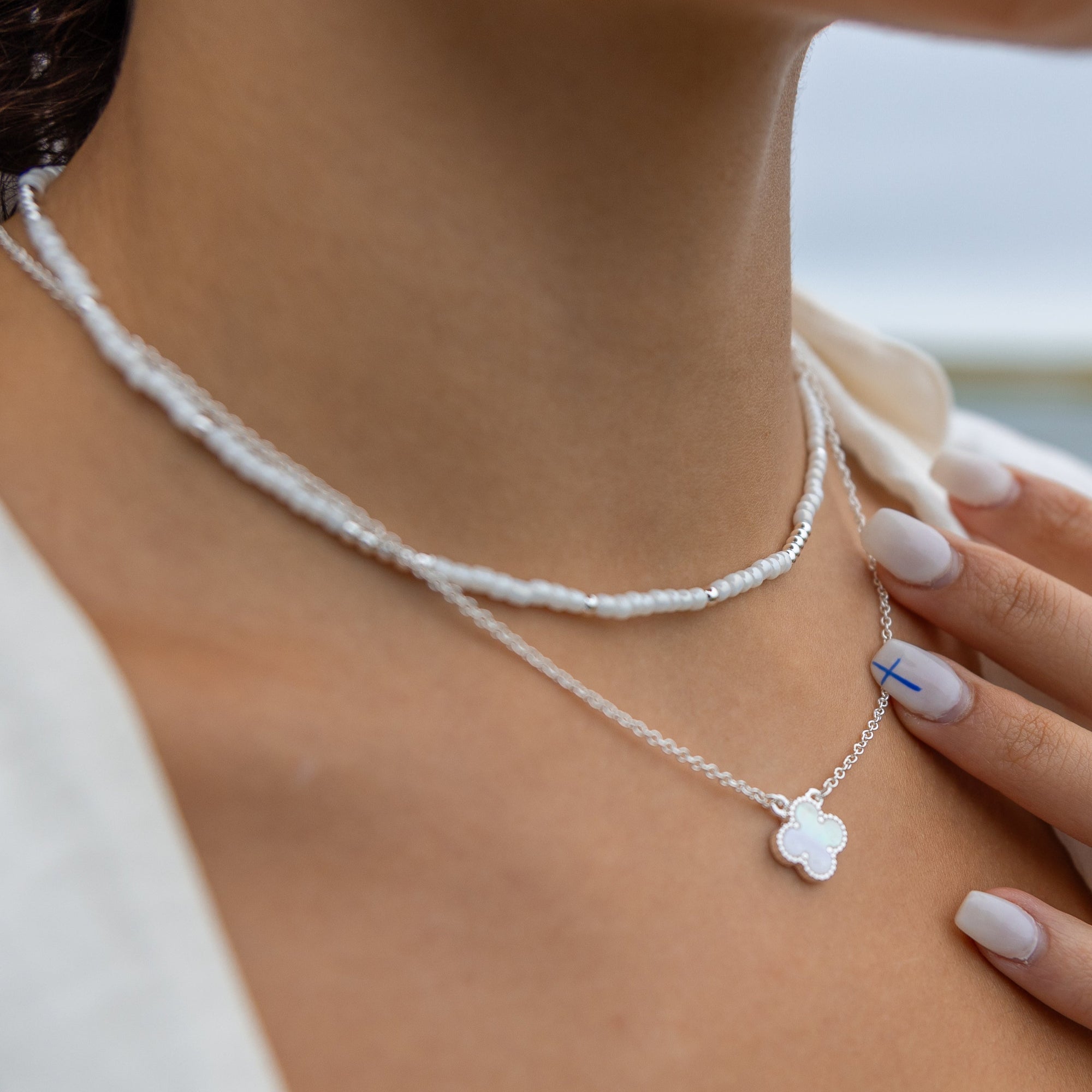 Mother of Pearl Clover 15" Necklace