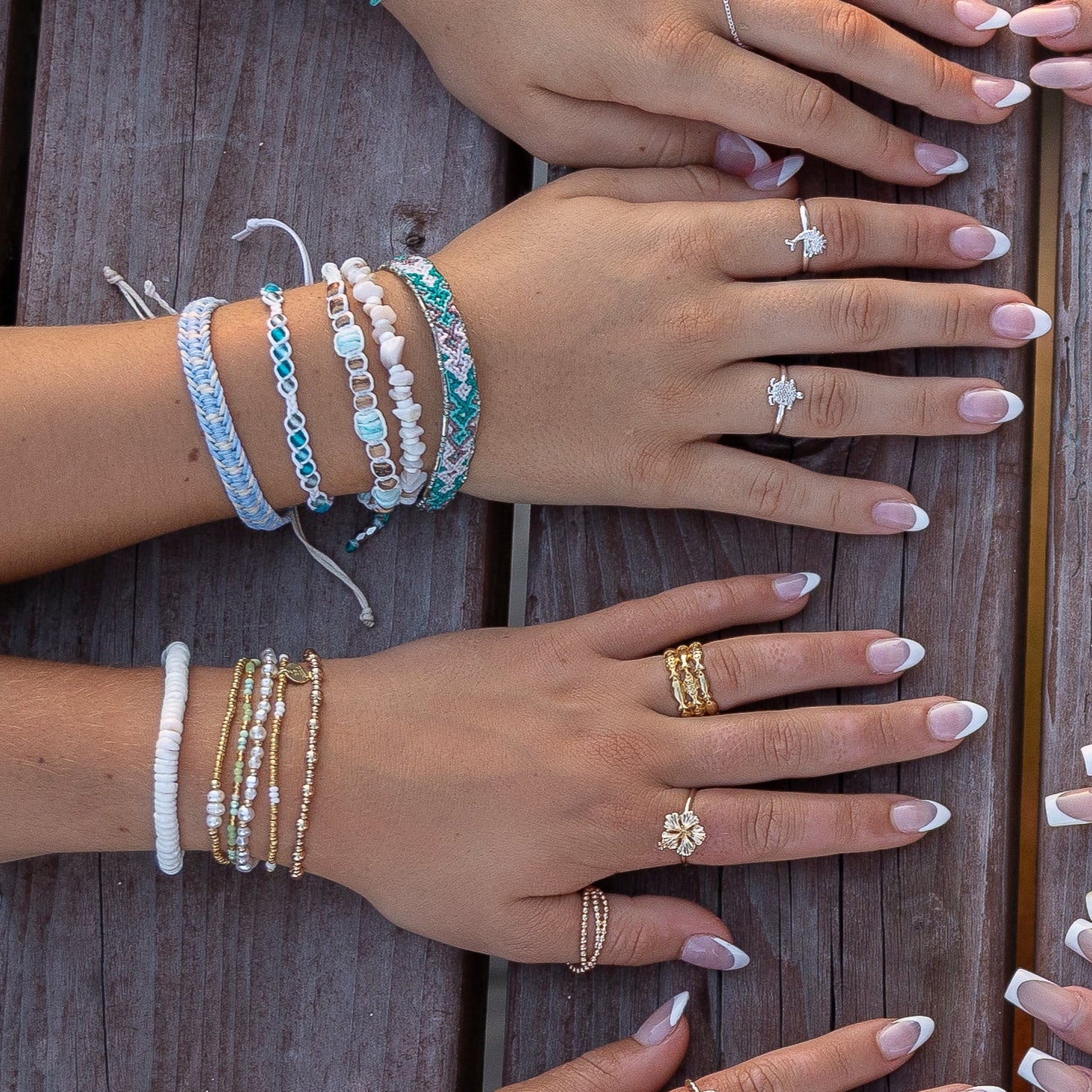 White Clamshell Stretch Bracelet