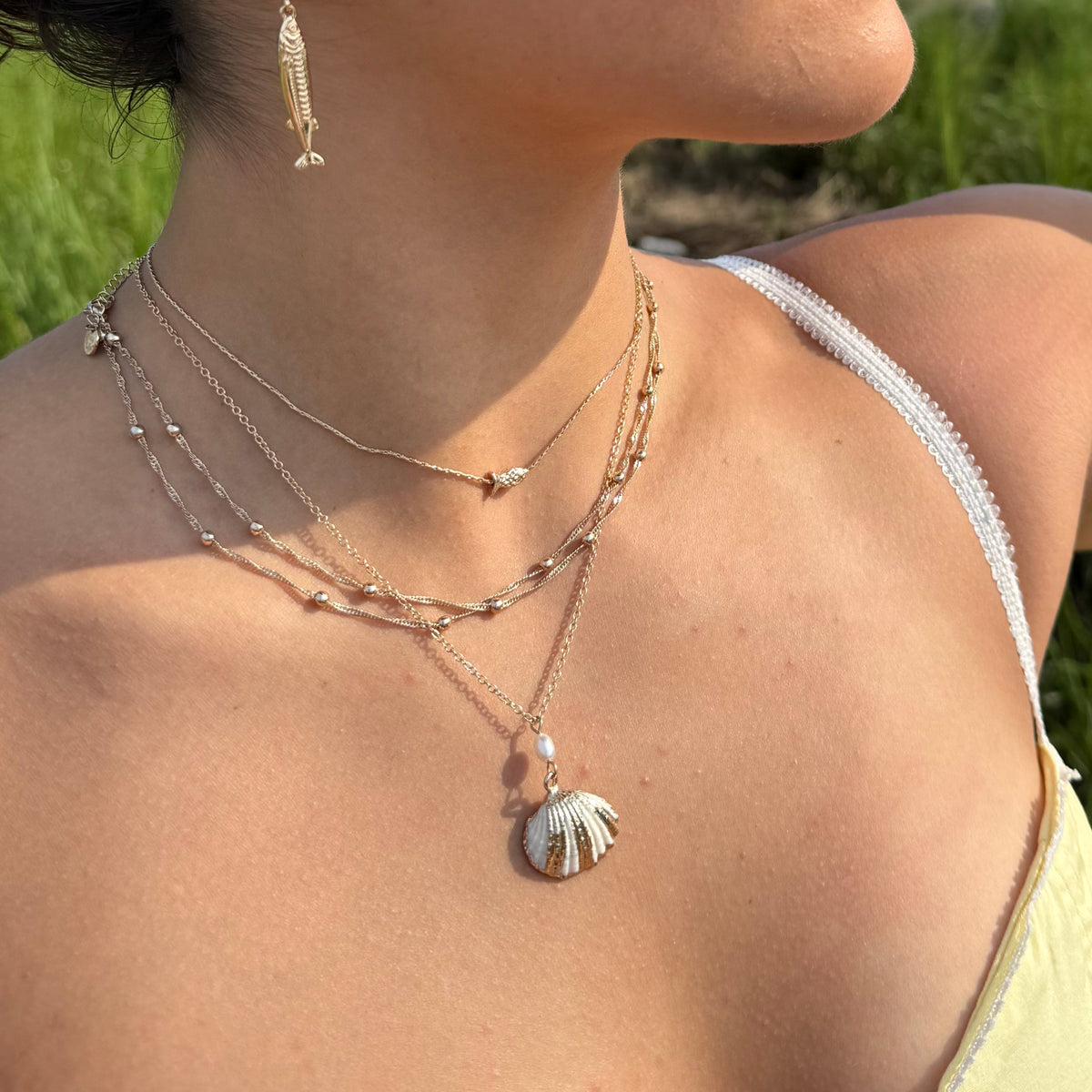 Striped Metallic Shell 16&quot; Necklace